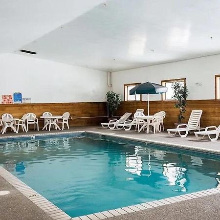 Norwood Inn And Suites - Minneapolis-St Paul ローズビル エクステリア 写真