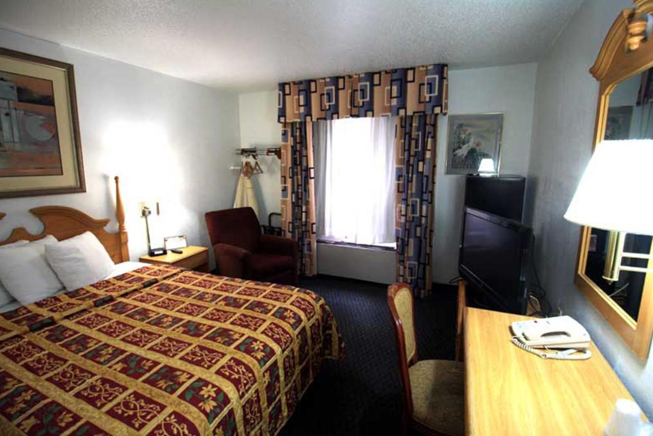 Norwood Inn And Suites - Minneapolis-St Paul ローズビル エクステリア 写真