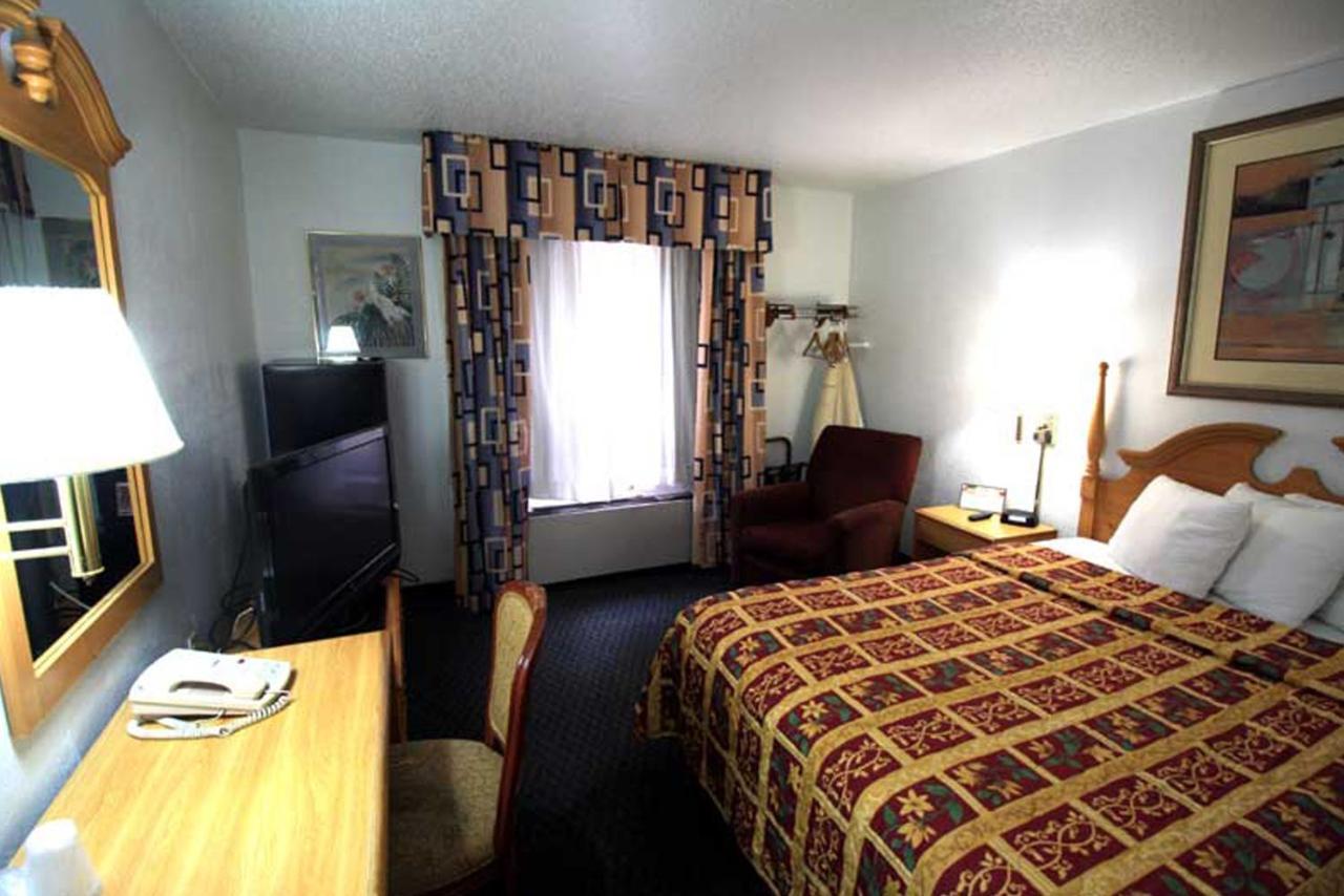 Norwood Inn And Suites - Minneapolis-St Paul ローズビル エクステリア 写真