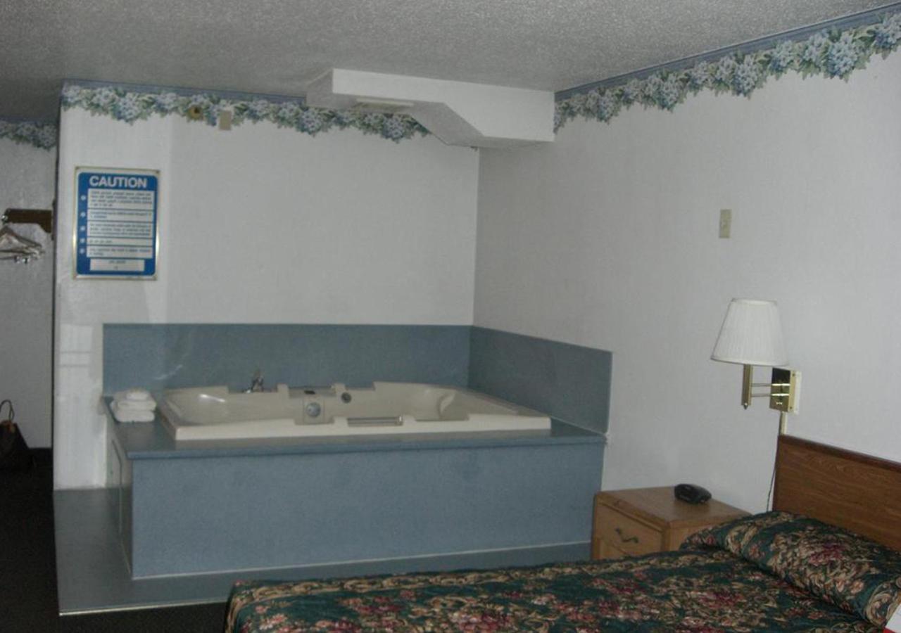 Norwood Inn And Suites - Minneapolis-St Paul ローズビル エクステリア 写真