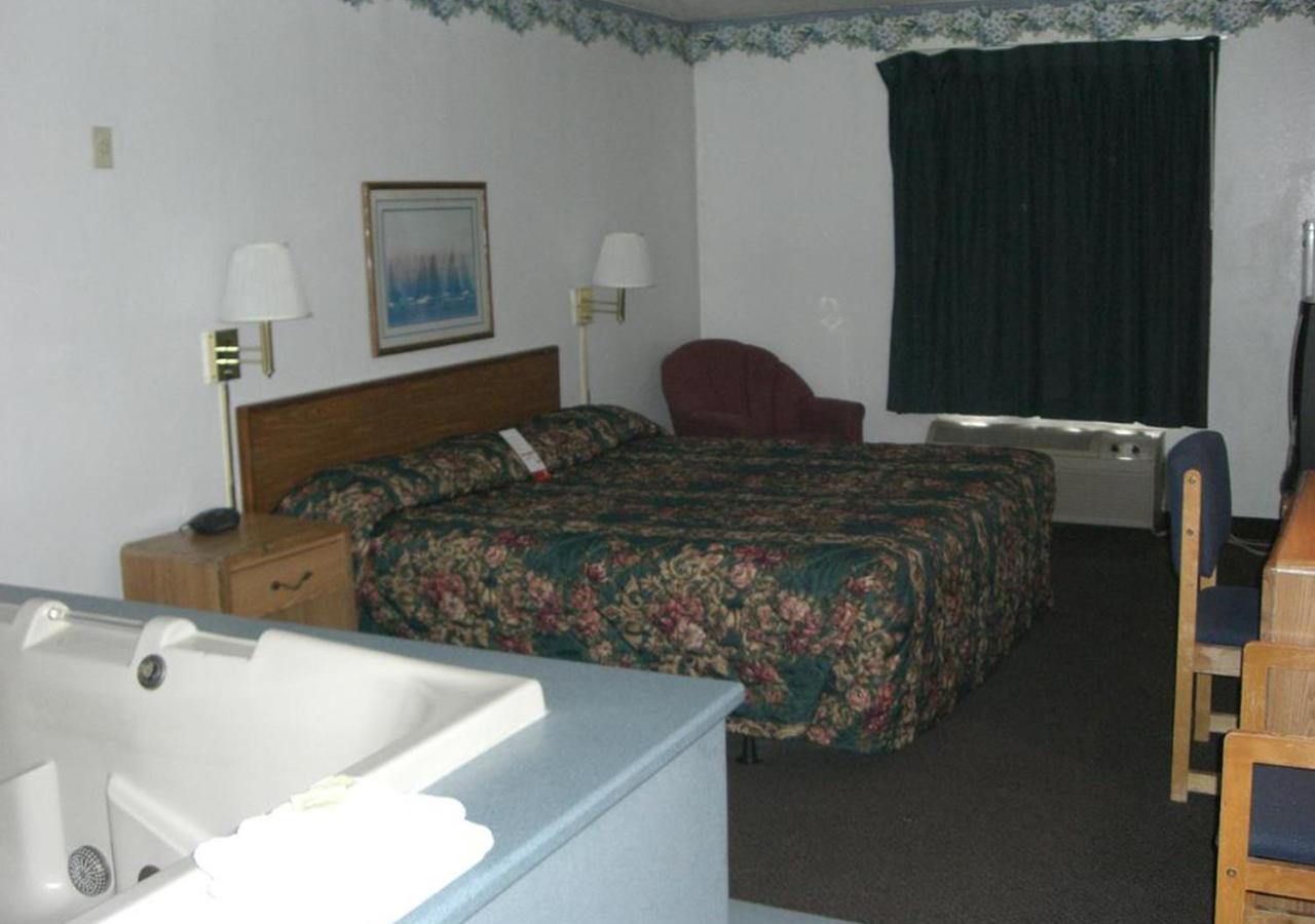 Norwood Inn And Suites - Minneapolis-St Paul ローズビル エクステリア 写真