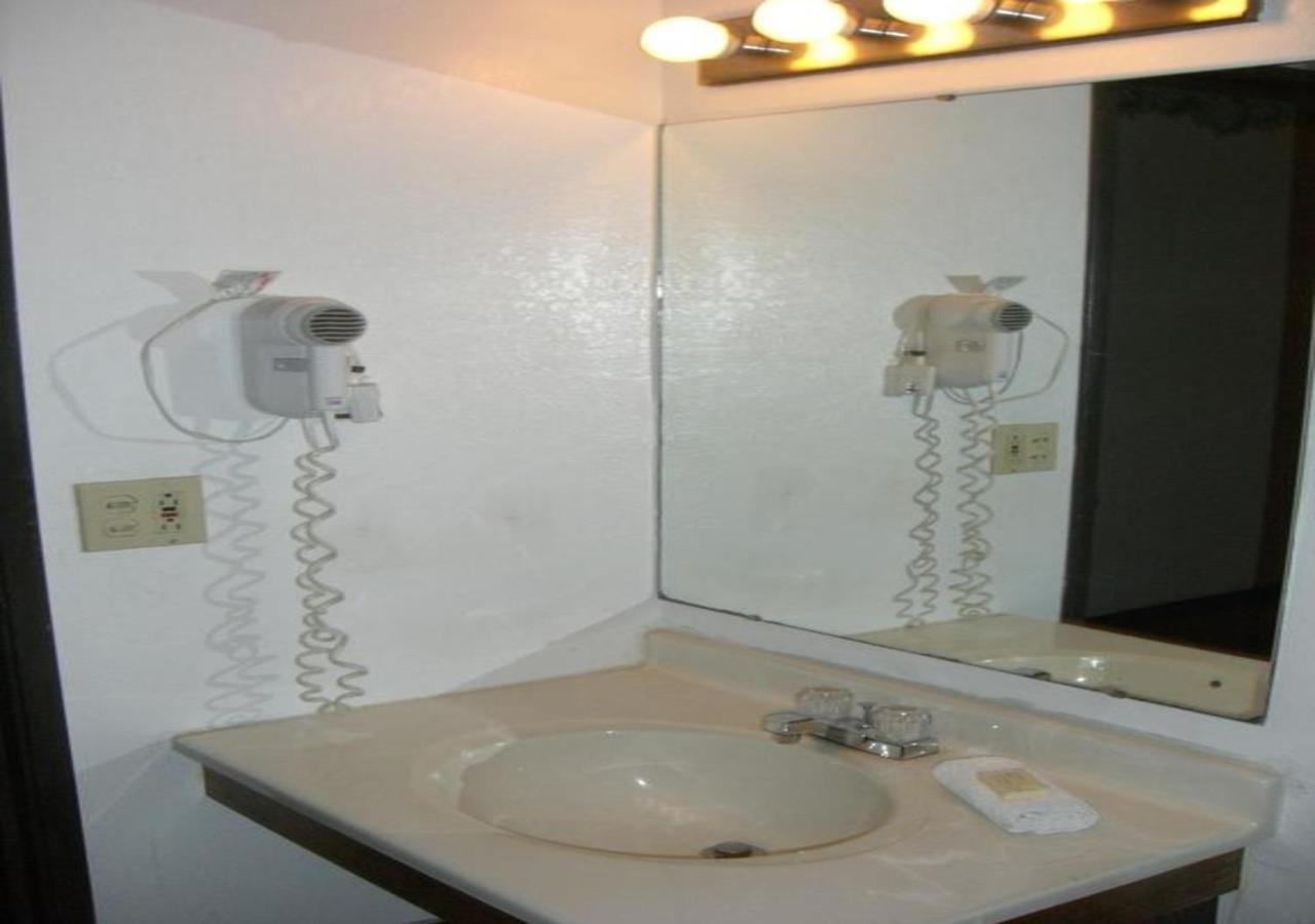 Norwood Inn And Suites - Minneapolis-St Paul ローズビル エクステリア 写真